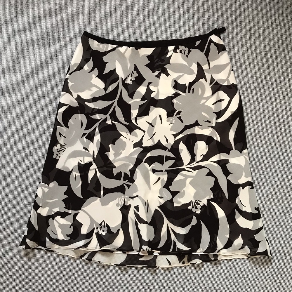 Ann Taylor 100% Silk Floral Print Skirt Brown/White Color Ruffle Hem Size 6